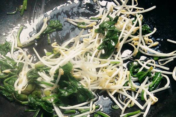菠菜炒黄豆芽的做法图解5