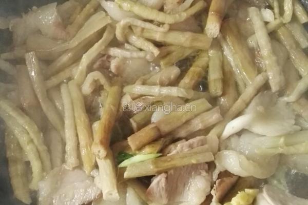 泡酸笋炒回锅肉的做法图解2