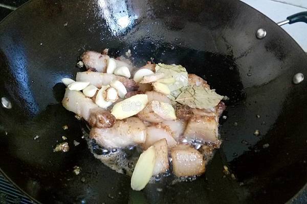 菠萝红烧肉的做法图解5