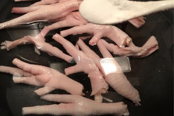 沙姜鸡爪的做法图解2