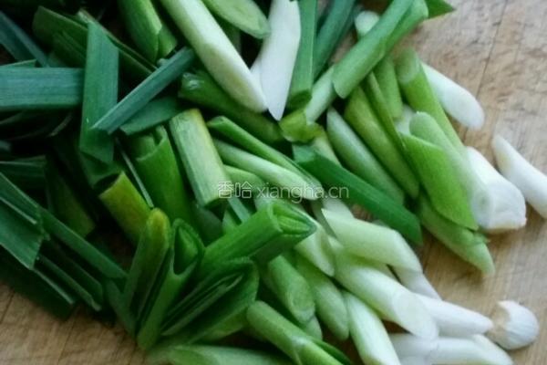 青蒜炒肉的做法图解2