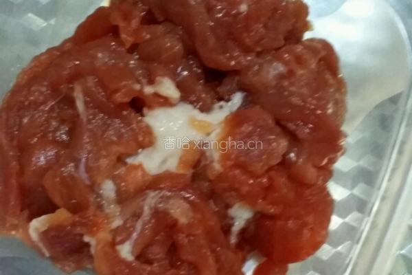 青蒜炒肉的做法图解1