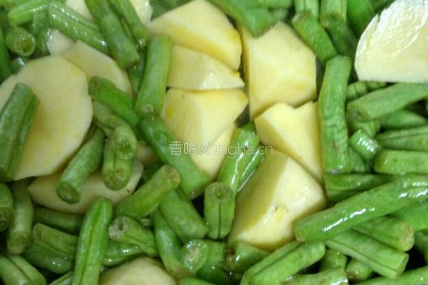 土豆炖豆角的做法图解5