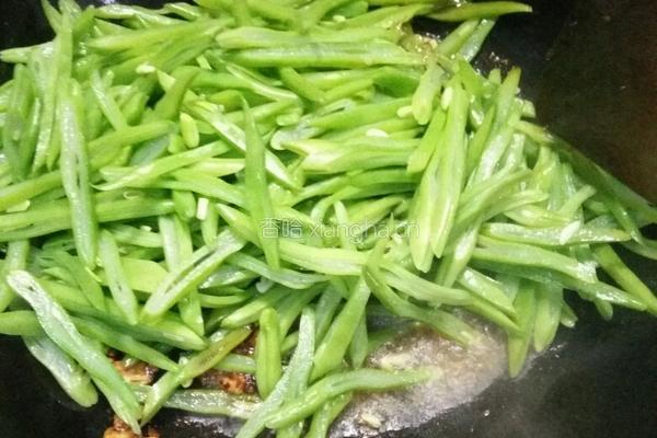 肉丝炒豆角的做法图解4