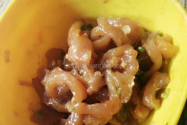 绿豆芽炒肉的做法图解2
