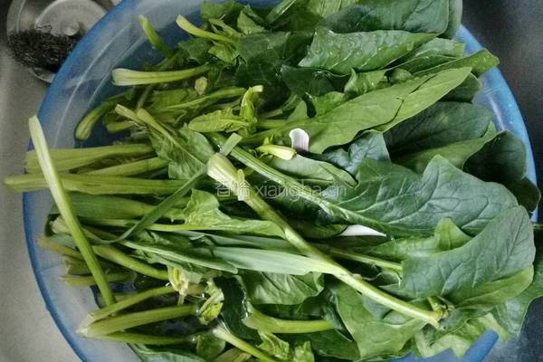 菠菜炒笨蛋的做法图解2