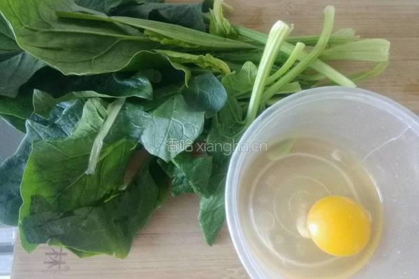 菠菜炒笨蛋的做法图解1