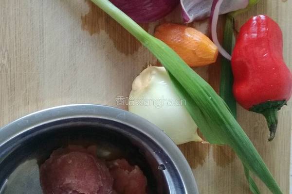 里脊肉片炒时蔬的做法图解1