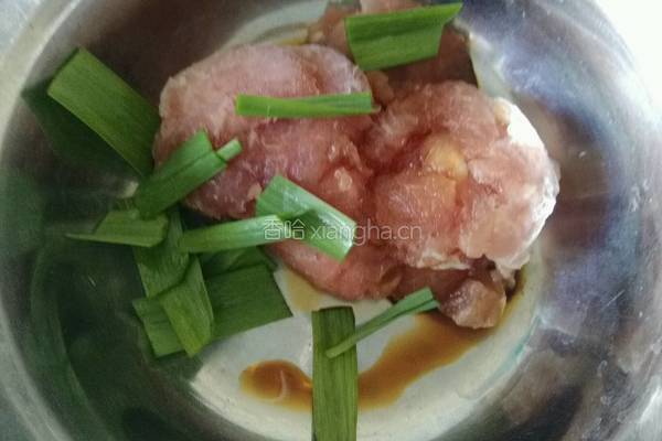 里脊肉片炒时蔬的做法图解2
