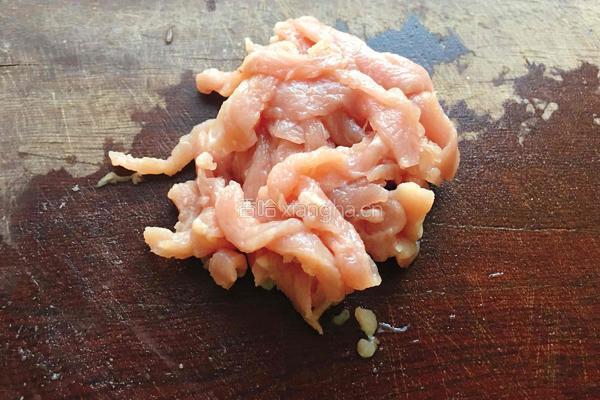 瘦肉菠菜汤的做法图解2