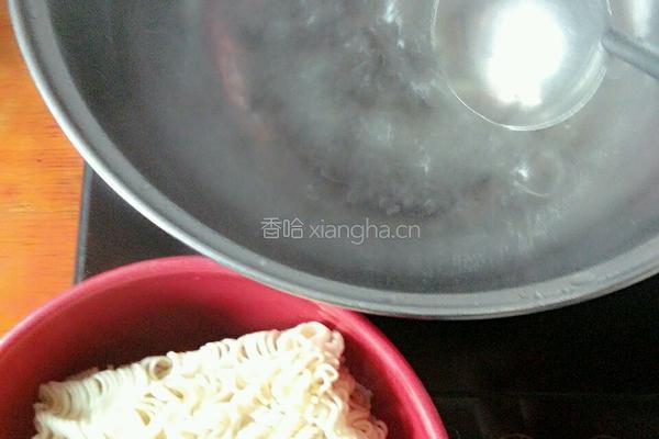番茄鸡蛋拌面的做法图解3