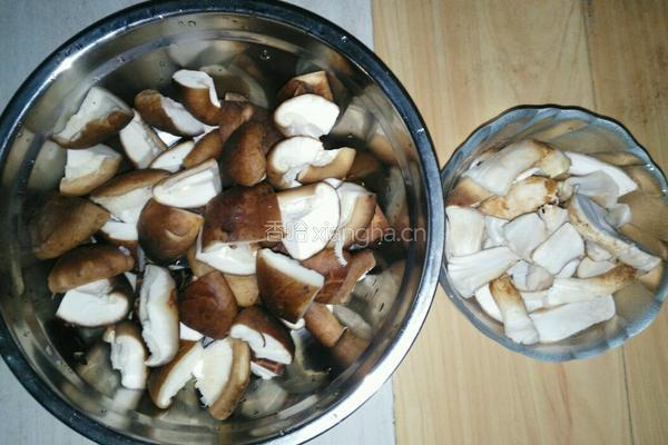 油炸香菇腿的做法图解1