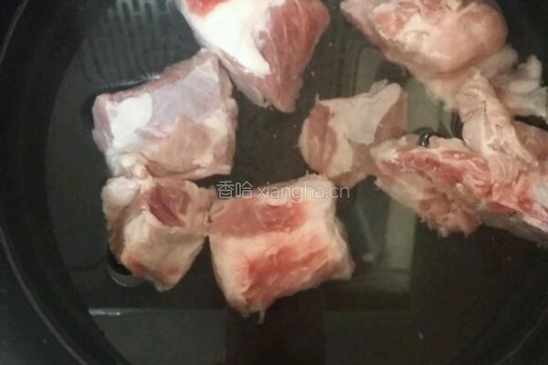 海带排骨萝卜汤的做法图解2