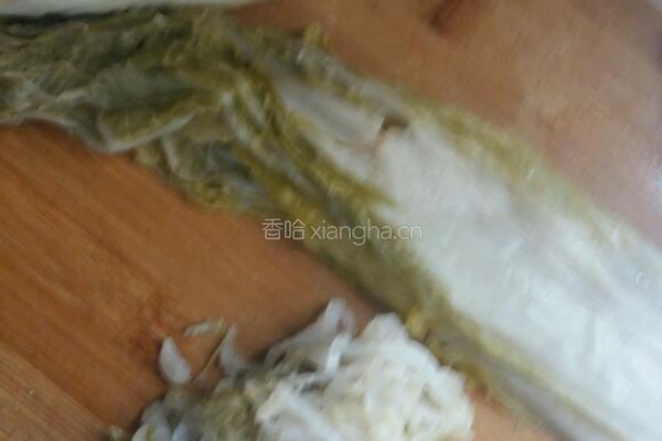酸菜炖排骨的做法图解2