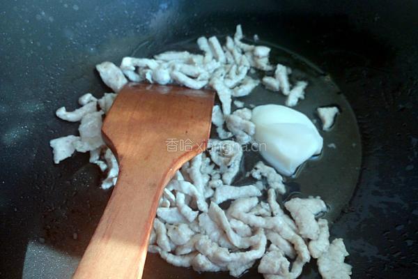 酸菜炒肉丝的做法图解2