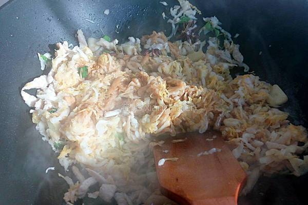酸菜炒肉丝的做法图解4