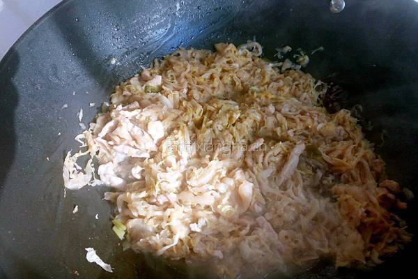 酸菜炒肉丝的做法图解6