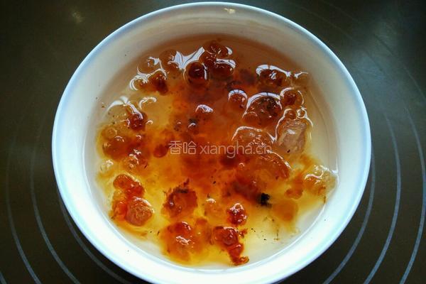 桃胶皂米银耳羹的做法图解2