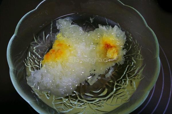 桃胶皂米银耳羹的做法图解7