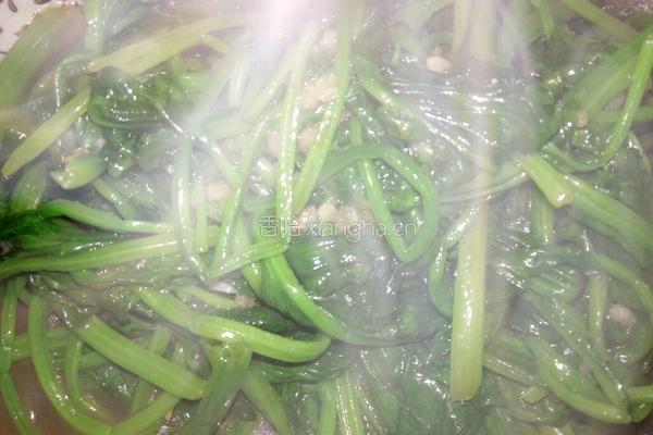 蒜蓉爆菠菜的做法图解2