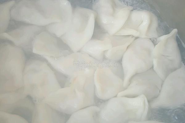 芹菜胡萝卜牛肉猪肉饺子的做法图解6