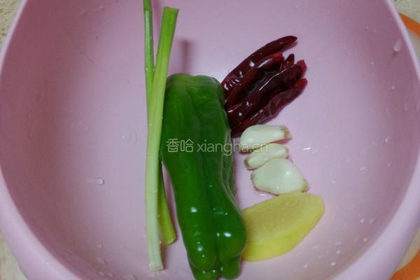 凉拌莲藕片的做法图解1