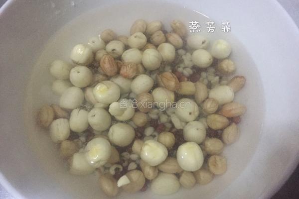 腊八粥的做法图解1