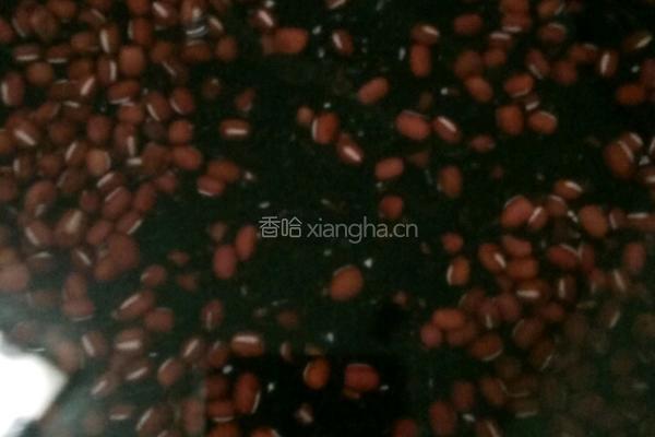 红豆黑米粥的做法图解1
