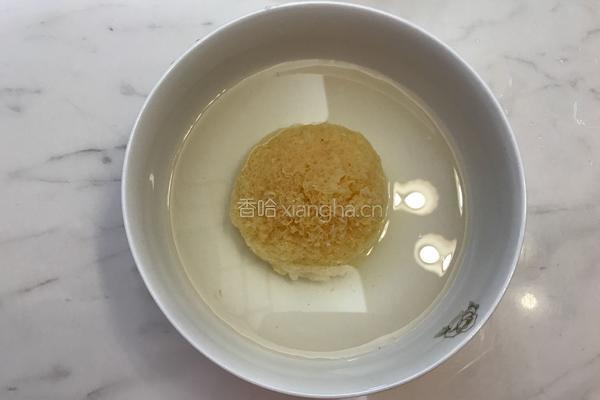 懒人版黑米银耳红枣粥的做法图解2
