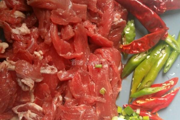 炒烤榨菜牛肉的做法图解1