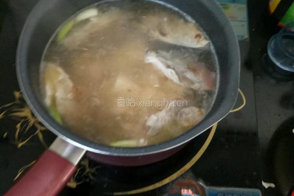 宝宝辅食三文鱼头豆腐汤的做法图解7