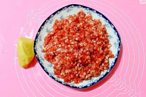 茴香鲜肉馅饺子的做法图解3