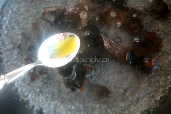 黑木耳炒黄花菜的做法图解7