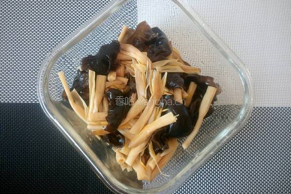 黑木耳炒黄花菜的做法图解10