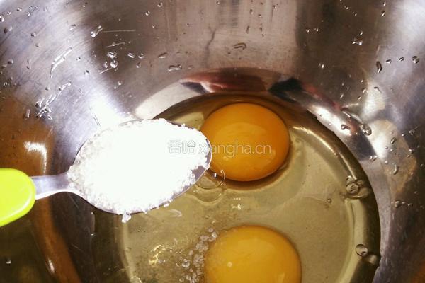 香蕉蛋卷的做法图解1