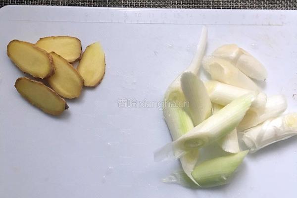 萝卜炖排骨的做法图解2