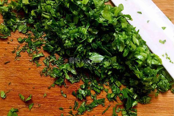 翡翠玉扇一一芹菜叶煎蛋饼的做法图解3