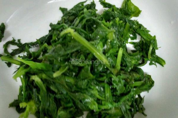 炝拌芹菜叶的做法图解4