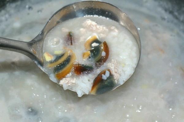 皮蛋瘦肉粥的做法图解3