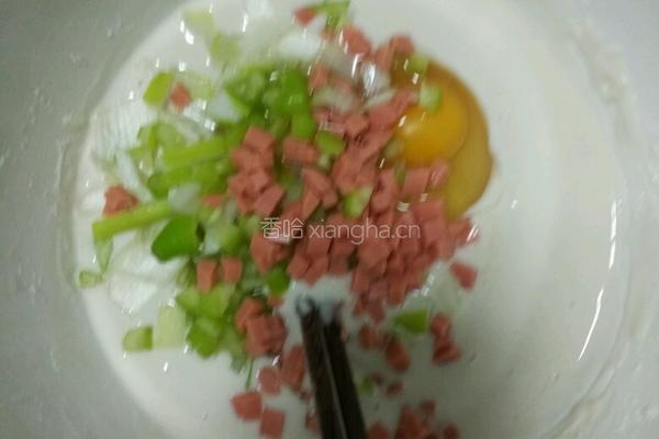 鸡蛋香肠葱花饼的做法图解2