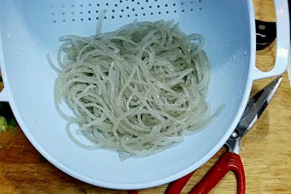 韭菜炒粉丝的做法图解3