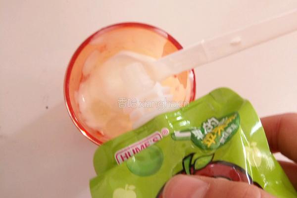 酸奶果冻的做法图解2