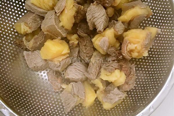 土豆烧牛腩的做法图解4