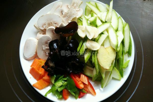 西葫芦炒口蘑的做法图解2