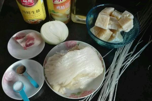 酸菜粉条炖冻豆腐的做法图解1