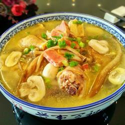 金华火腿菌菇炖鸡汤的做法[图]