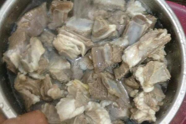 羊肉萝卜汤的做法图解2