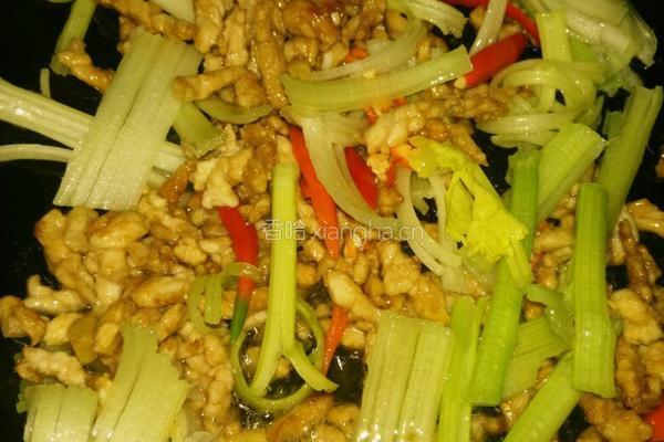 芹菜炒肉丝的做法图解6