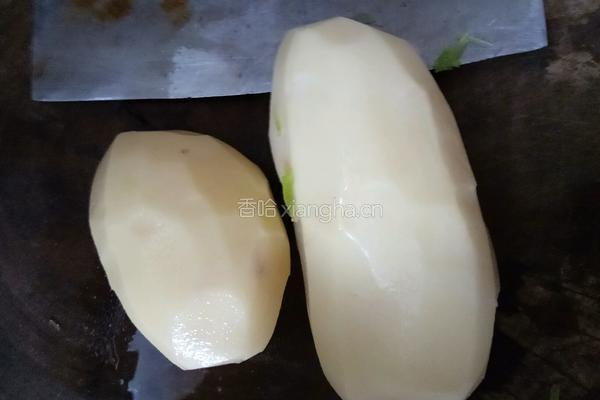 土豆片烧肉的做法图解1