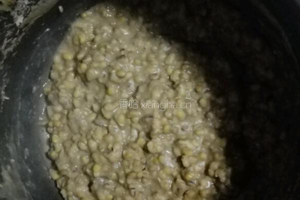 油栗绿豆沙冰皮月饼的做法图解6